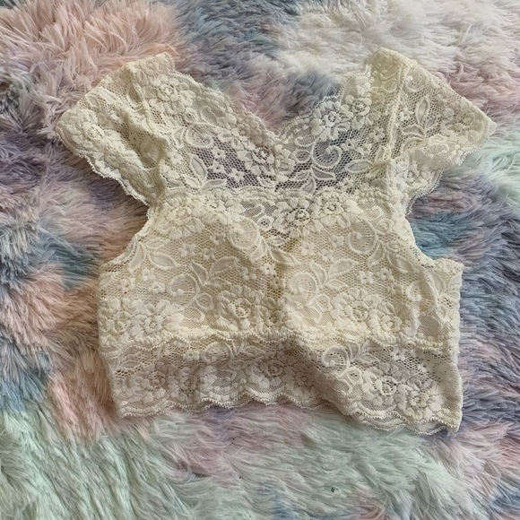 Sweet white lace bralette - Picture 2 of 4